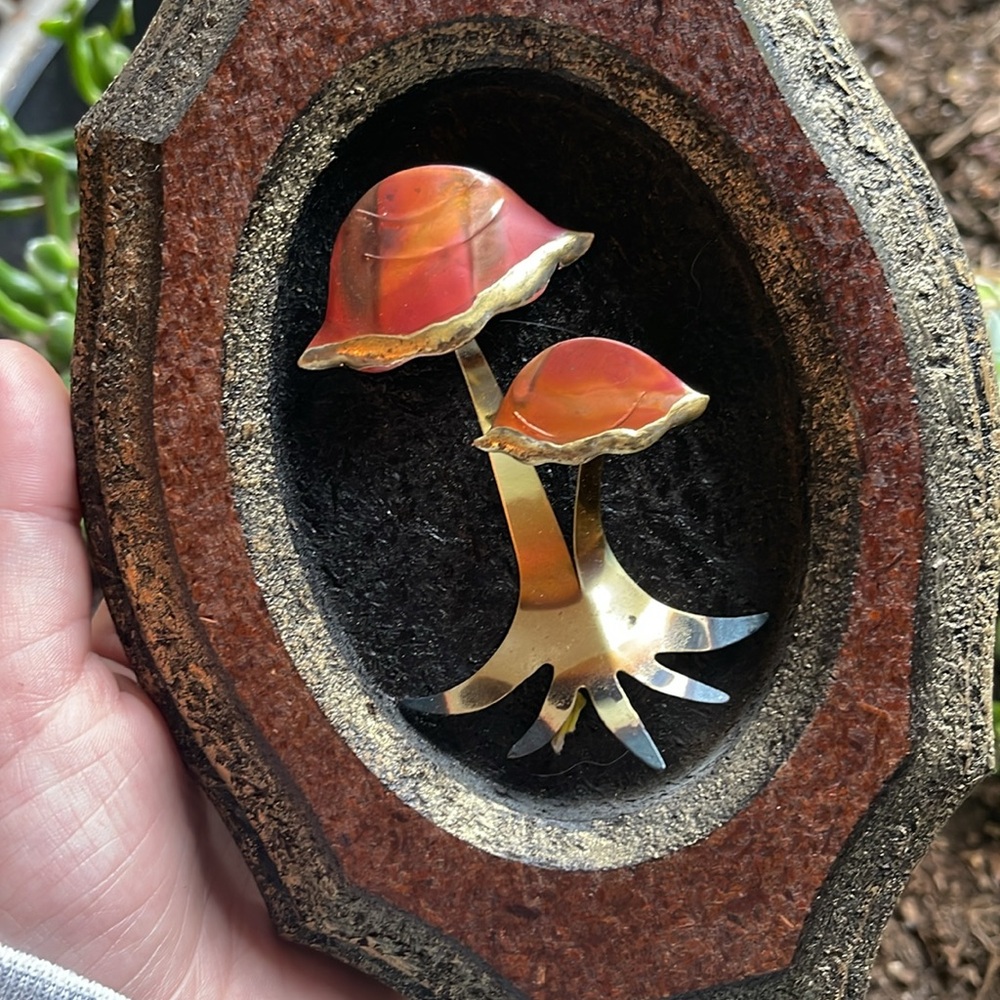 Vtg Mushroom Cottage Core Wall Decor Hanging, Brass Metal Mushroom Wood Plaque - Picture 2 of 5